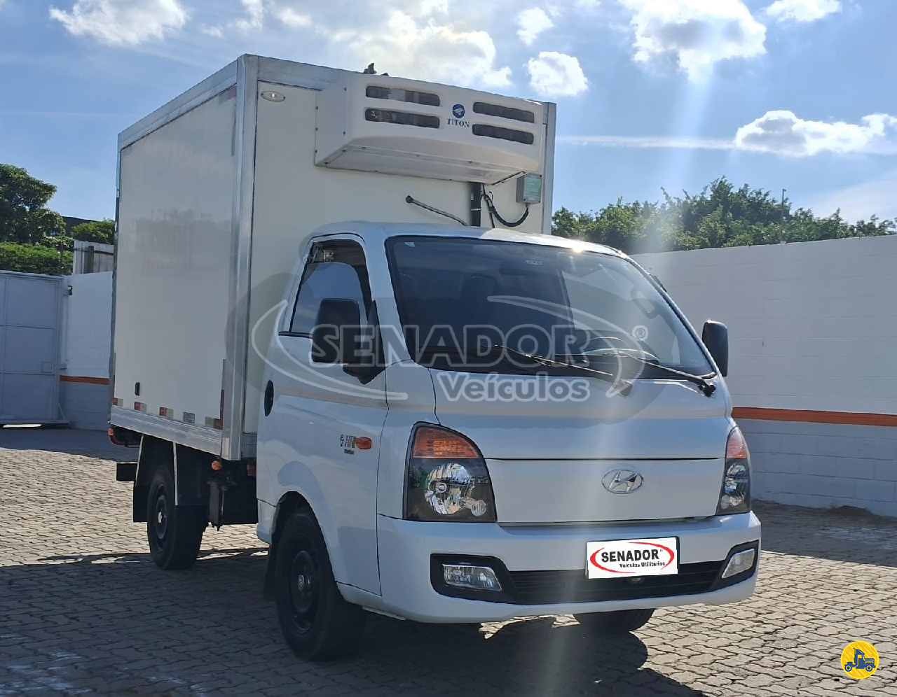 CAMINHAO HYUNDAI HR Baú Frigorífico 3/4 4x2 Senador Veículos CURITIBA PARANÁ PR